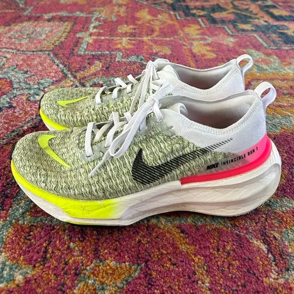Nike | Women's ‘White Volt Hyper Pink’ ZoomX Invincible Run Flyknit3 sneaker 8.5
