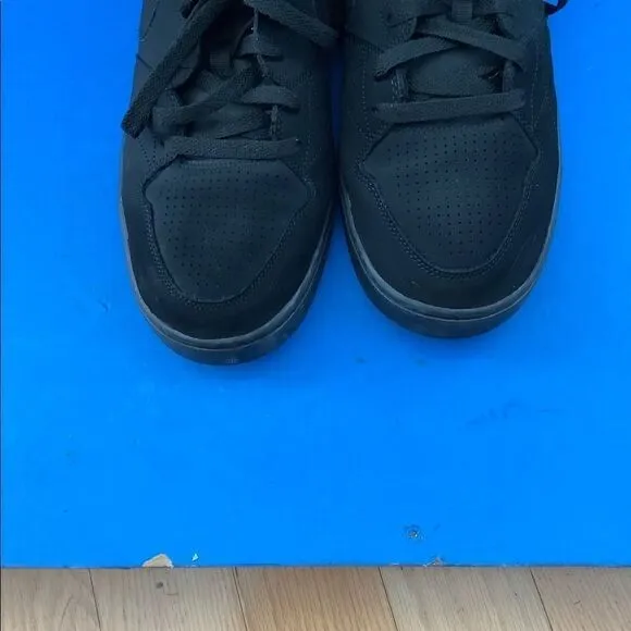 Nike Mens Priority Low 641894-090 Black