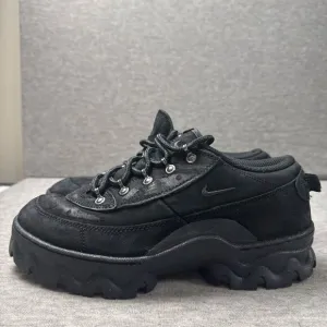 Nike Womens Lahar Low Triple Black Sneakers Shoes DB9953-001 Suede Size 8.5 US