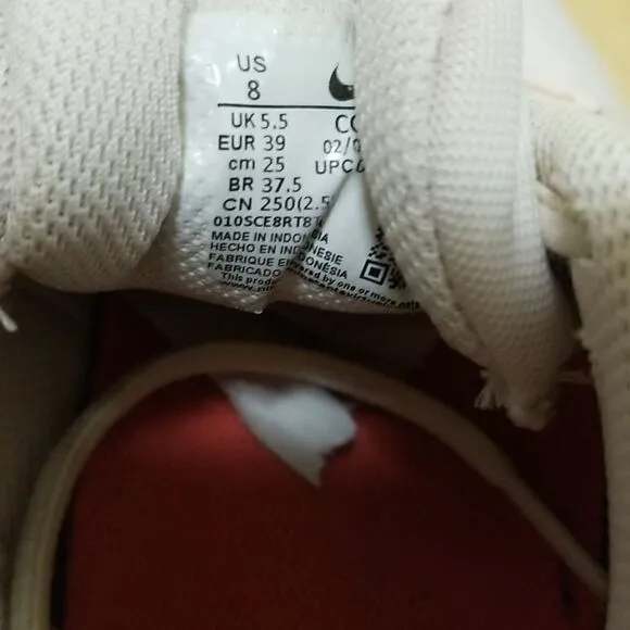 NIKE Womens Legend Essential 2 Shoes Sneakers Running sz 8