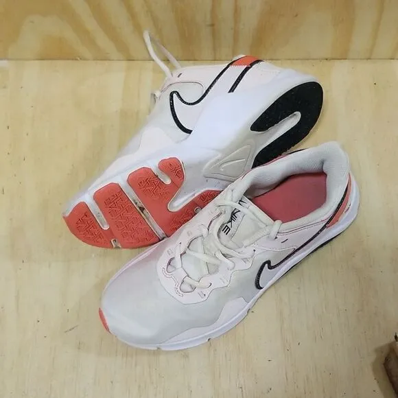 NIKE Womens Legend Essential 2 Shoes Sneakers Running sz 8