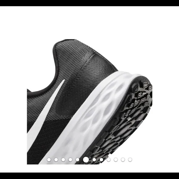 NWB Nike Revolution 6 Running Shoes