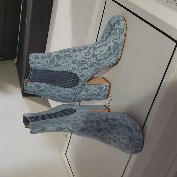 NwoB $720 Laurence Dacade boots