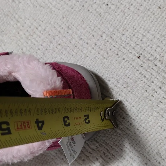 NWOB Keen Girls Fruit Dove/Ballet Slipper Newport Shoe Winter Fur Sneakers Sz 11