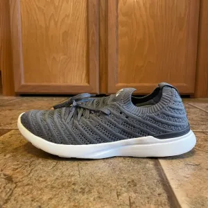 NWOT Athletic Propulsion Labs women’s TechLoom Wave running shoes sz 6