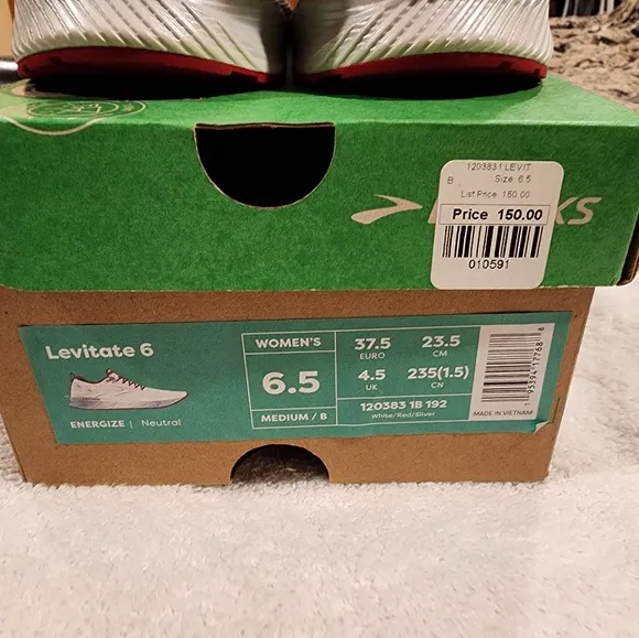 NWT Brooks NIB Levitate Running Shoes Sneakers White Red 6.5