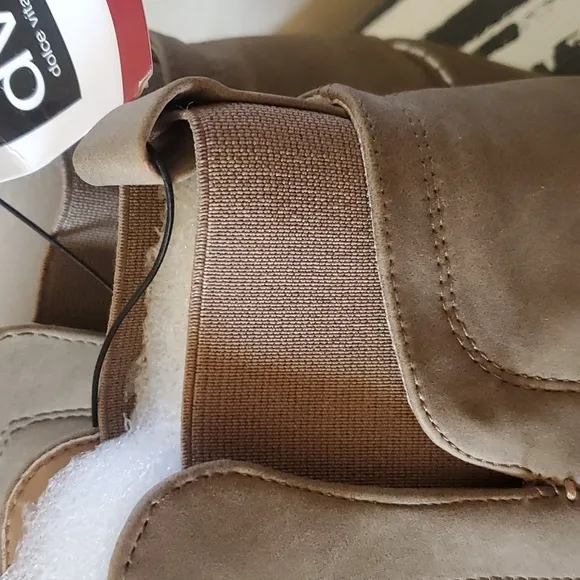 NWT Dolce Vita ladies Chelsea Boot sz 10
