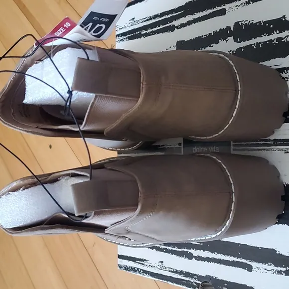 NWT Dolce Vita ladies Chelsea Boot sz 10