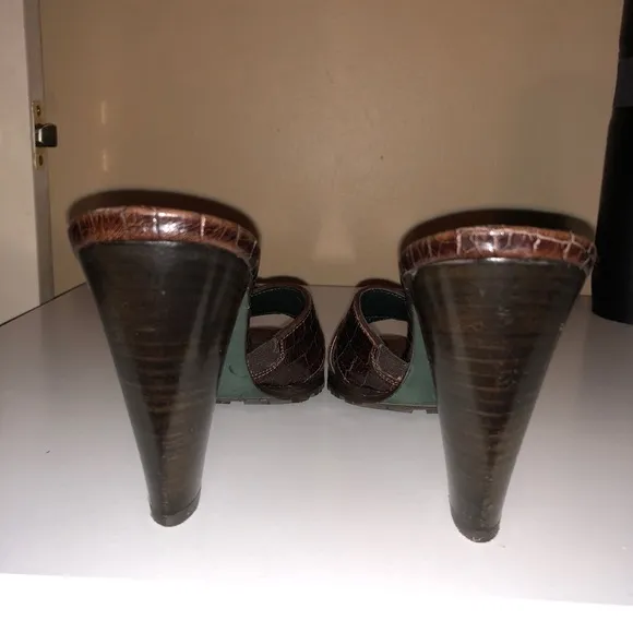NWT DONALD J. PLINER Croc Leather  Sandals/ Heels