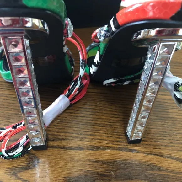 NWT  LILIANA Emelie-1 Green Red Black Heels Sandals w/ Dazzling Heels  Size 9