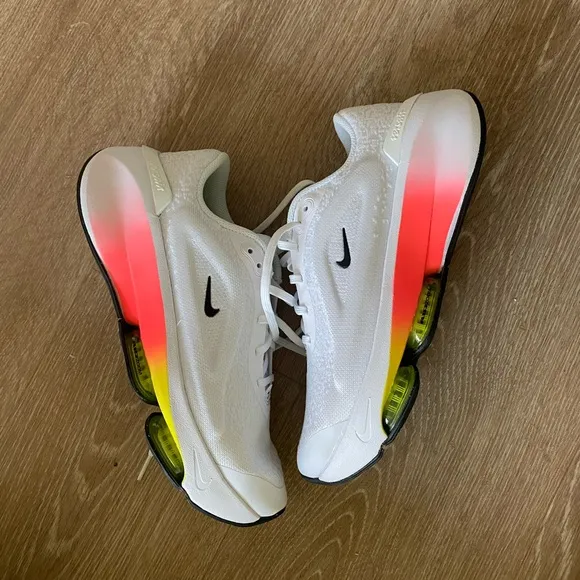 NWT Nike Versair 'White Cyber Volt' Women's White Running Shoes sneakers