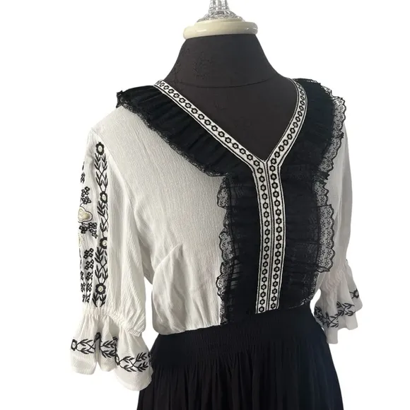 NWT Nisha Outi Cream Black Embroidered Crinkle Rayon Peasant Dress Lace Detail S