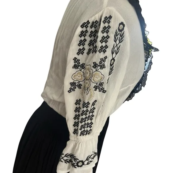 NWT Nisha Outi Cream Black Embroidered Crinkle Rayon Peasant Dress Lace Detail S