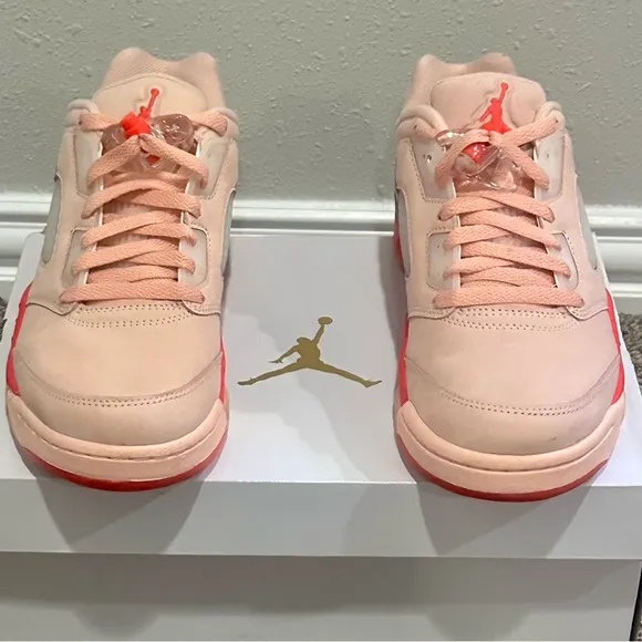 NWT Women’s “She Can Ball” Air Jordan Pink Sneakers in OG Box SZ 9.5