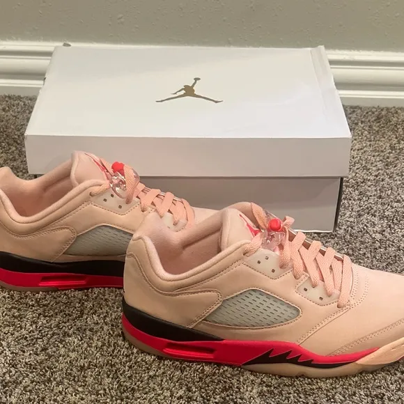 NWT Women’s “She Can Ball” Air Jordan Pink Sneakers in OG Box SZ 9.5