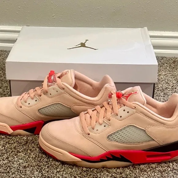 NWT Women’s “She Can Ball” Air Jordan Pink Sneakers in OG Box SZ 9.5