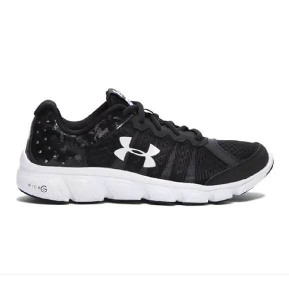NWT•Under Armour BGS Micro G Assert 6 Black &amp; White Sneakers•Boys 5Y•1266318-001