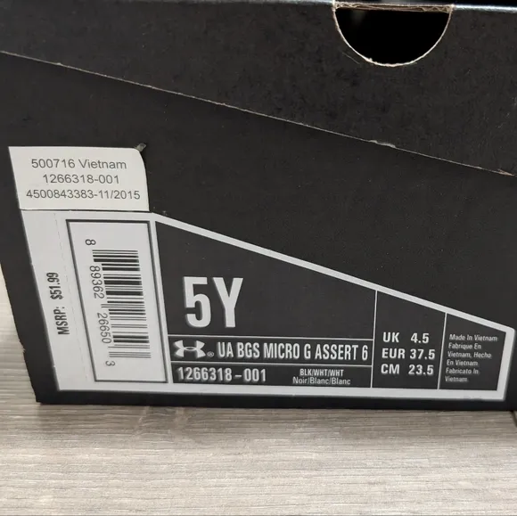 NWT•Under Armour BGS Micro G Assert 6 Black &amp; White Sneakers•Boys 5Y•1266318-001