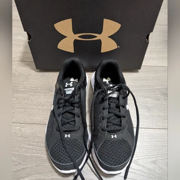 NWT•Under Armour BGS Micro G Assert 6 Black &amp; White Sneakers•Boys 5Y•1266318-001