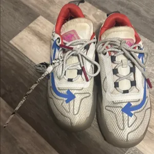 OFF-WHITE Sneakers