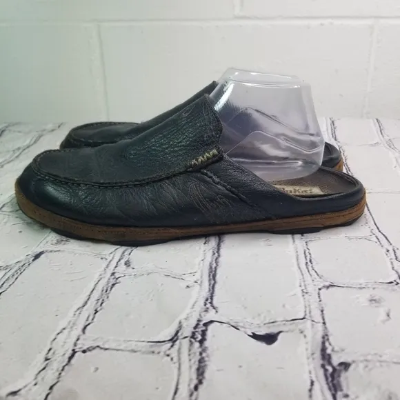 Olukai Kono black leather slip on shoes
