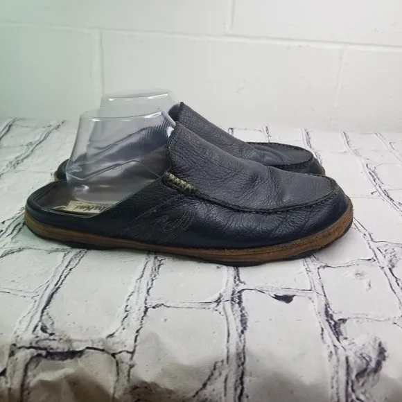 Olukai Kono black leather slip on shoes
