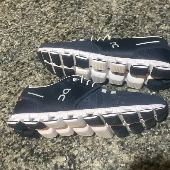 On Cloud 5 Running Shoes men running sneakers blue navy sz11