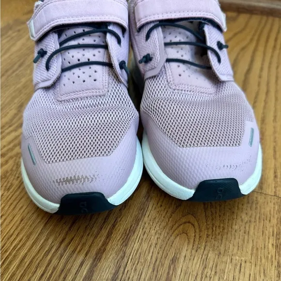 On Cloud Play Shoes Girls Size 2