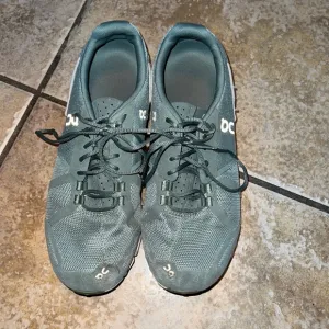 ON Mens Running Cloud 5 Shoes Size 8.5