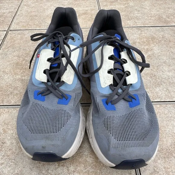 On Running Men's Cloudstratus Running Shoes