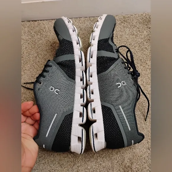 On Running Men's Green And Black Running Shoes Size 9