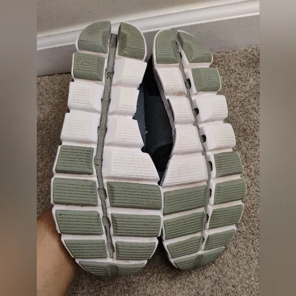 On Running Men's Green And Black Running Shoes Size 9