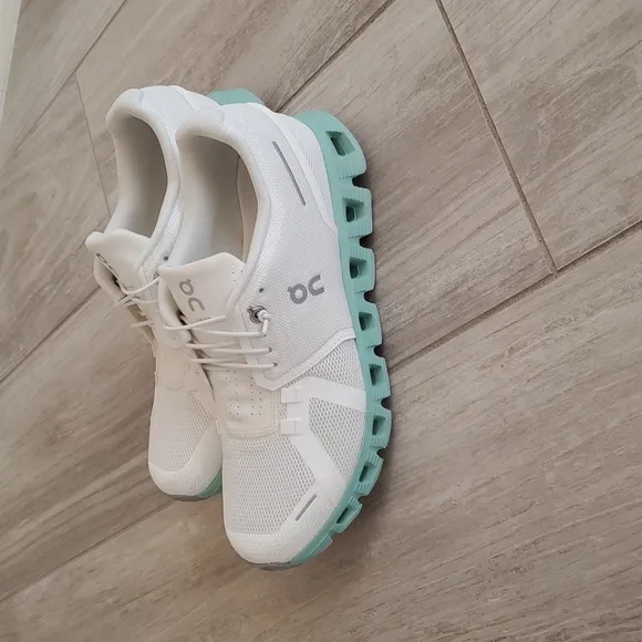 On Running Men's/Women's White and Mint Running Shoes