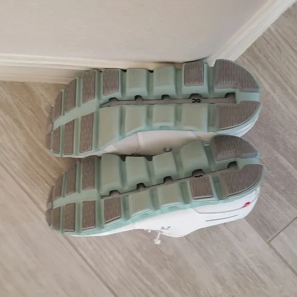 On Running Men's/Women's White and Mint Running Shoes