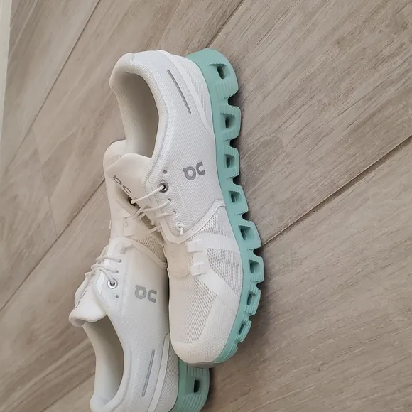 On Running Men's/Women's White and Mint Running Shoes