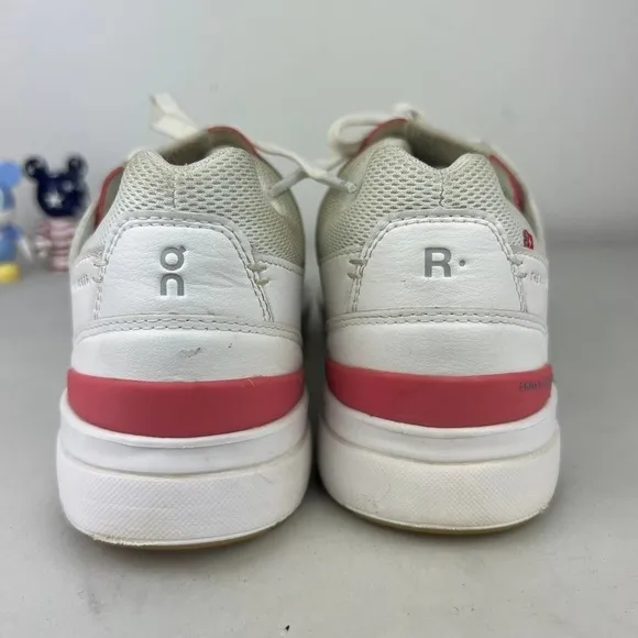 On Running The Roger Advantage Shoes Womens Size: 8