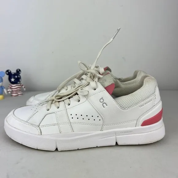 On Running The Roger Advantage Shoes Womens Size: 8