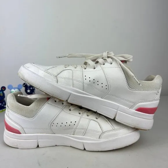 On Running The Roger Advantage Shoes Womens Size: 8