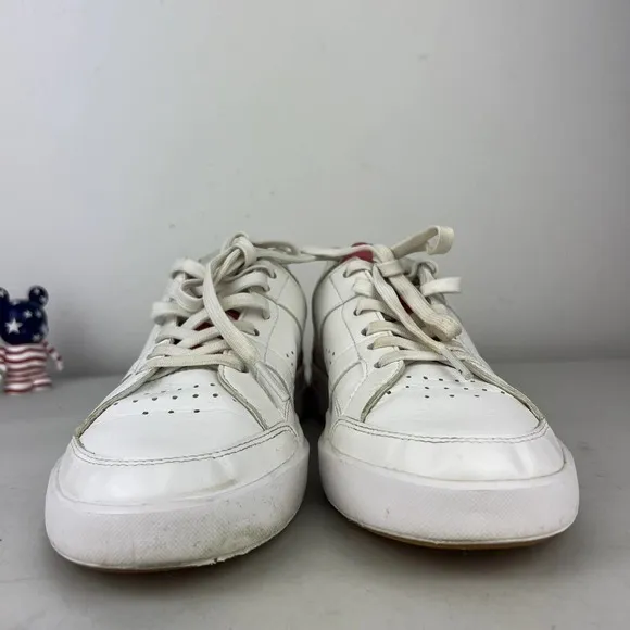 On Running The Roger Advantage Shoes Womens Size: 8
