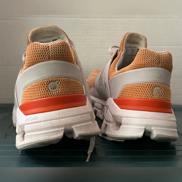 On Running Women’s Orange Athletic Shoes Size 10 EUC