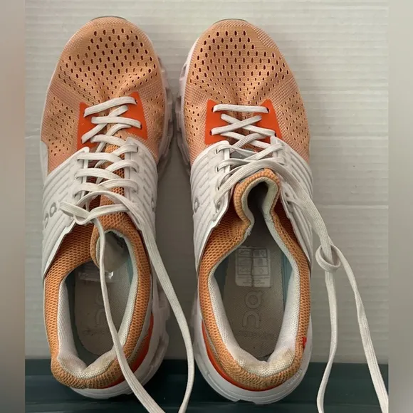 On Running Women’s Orange Athletic Shoes Size 10 EUC