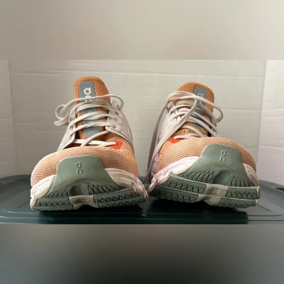 On Running Women’s Orange Athletic Shoes Size 10 EUC