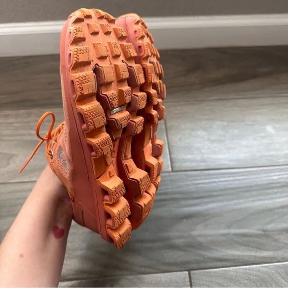 On Running Women’s Size 7.5 Athletic Shoes