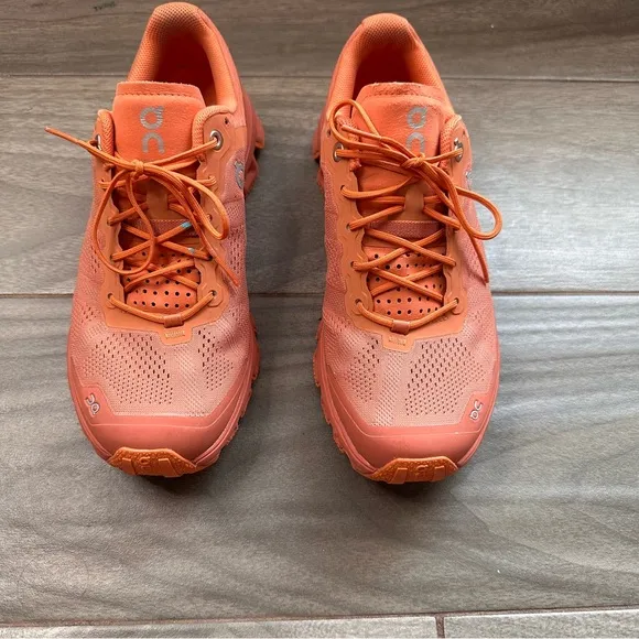 On Running Women’s Size 7.5 Athletic Shoes
