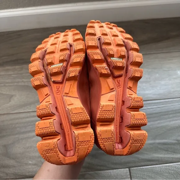 On Running Women’s Size 7.5 Athletic Shoes