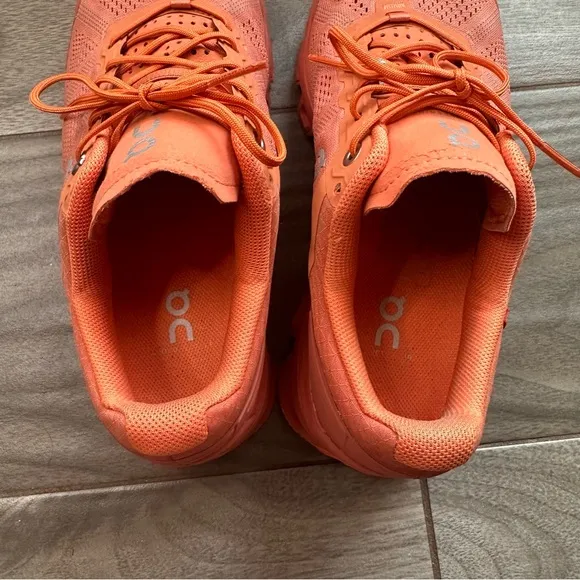 On Running Women’s Size 7.5 Athletic Shoes
