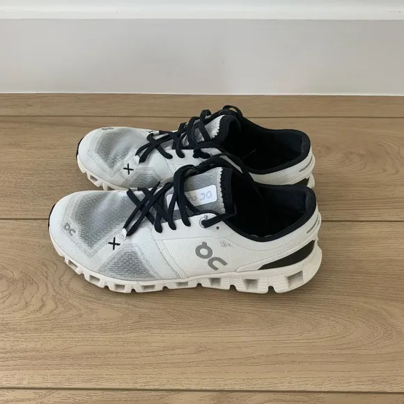 On Women’s Cloud X Black and White Athletic Running Shoes 8.5