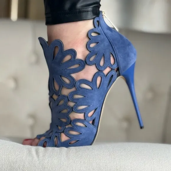 Oscar De La Renta Elegant Blue Stiletto Heels laser cut floral cut fancy formal