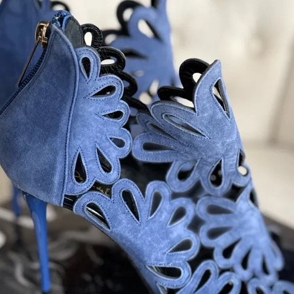 Oscar De La Renta Elegant Blue Stiletto Heels laser cut floral cut fancy formal