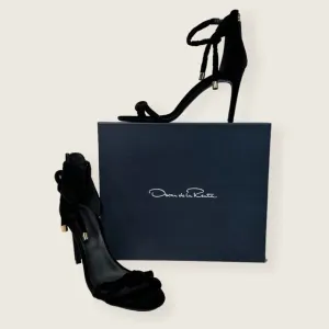 Oscar De La Renta | Mila Suede Tie Ankle Heeled Sandals | Black | Size 41